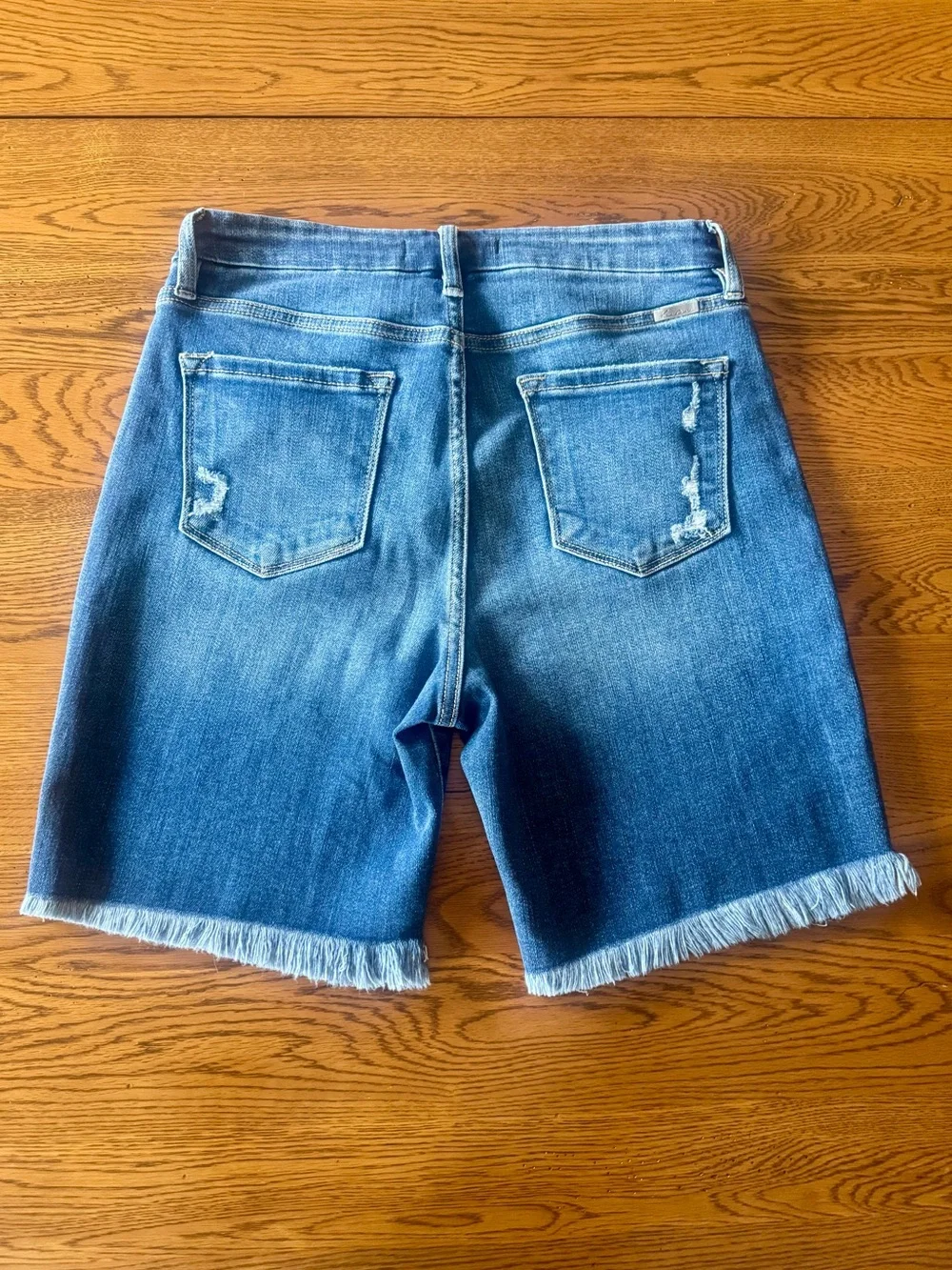 Maurices High Rise Bermuda Denim Shorts Sz 29 Distressed Fringe Raw Hem 2 Button
